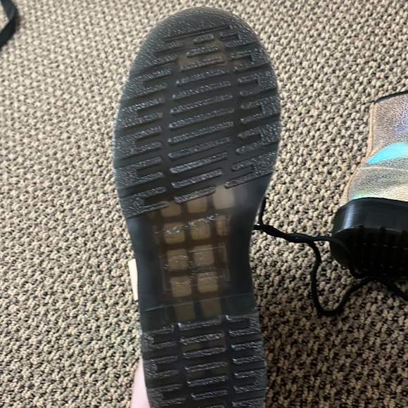 Dr. Martens Women's 1460 Sand Rainbow Ray Boots Size 7 Never Worn New with Tags - Picture 3 of 3